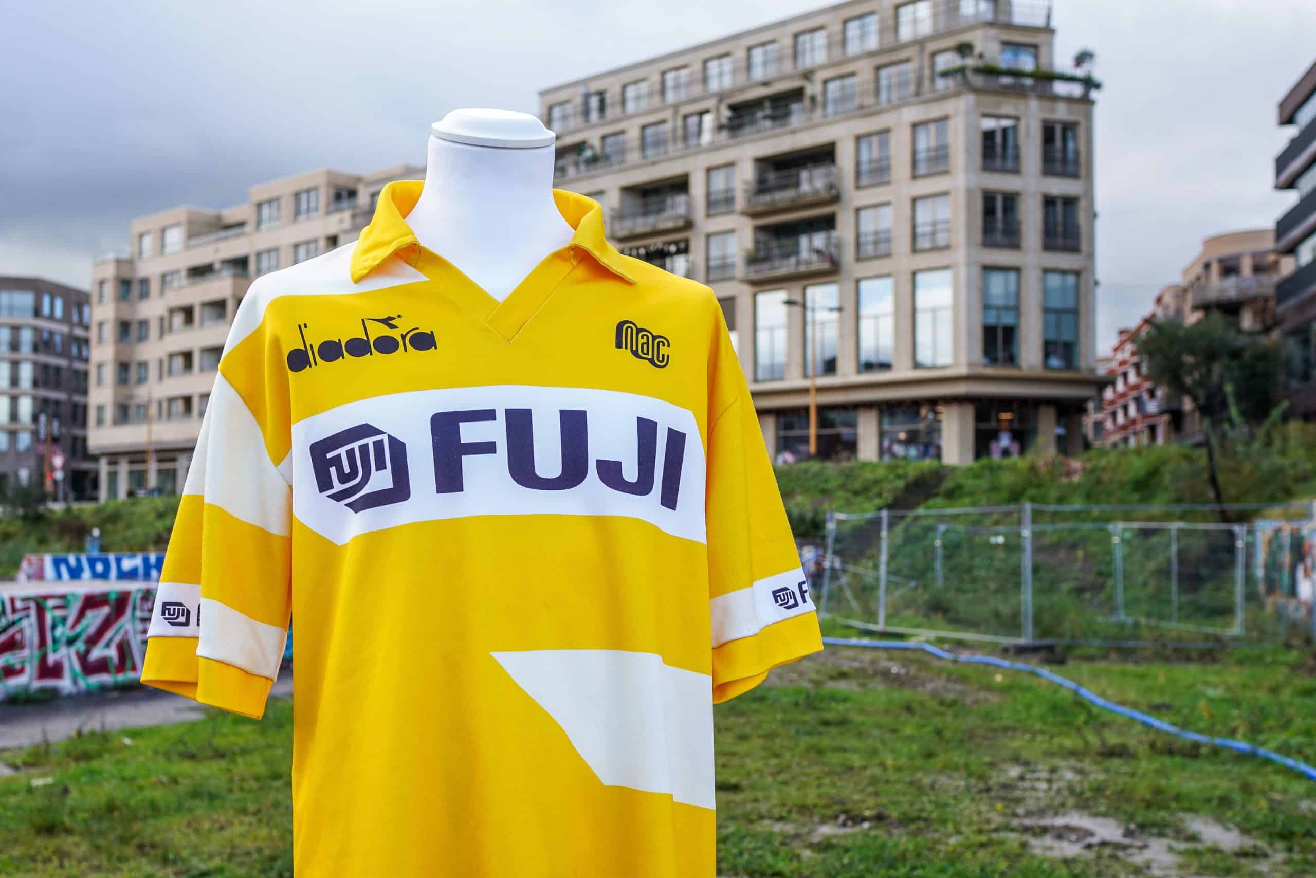 Voetbalshirt verzameling van Joost 45