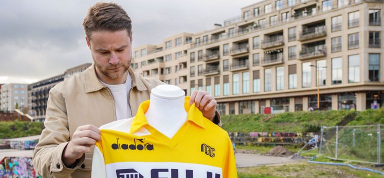 Voetbalshirt verzameling van Joost 51 scaled e1702629923990