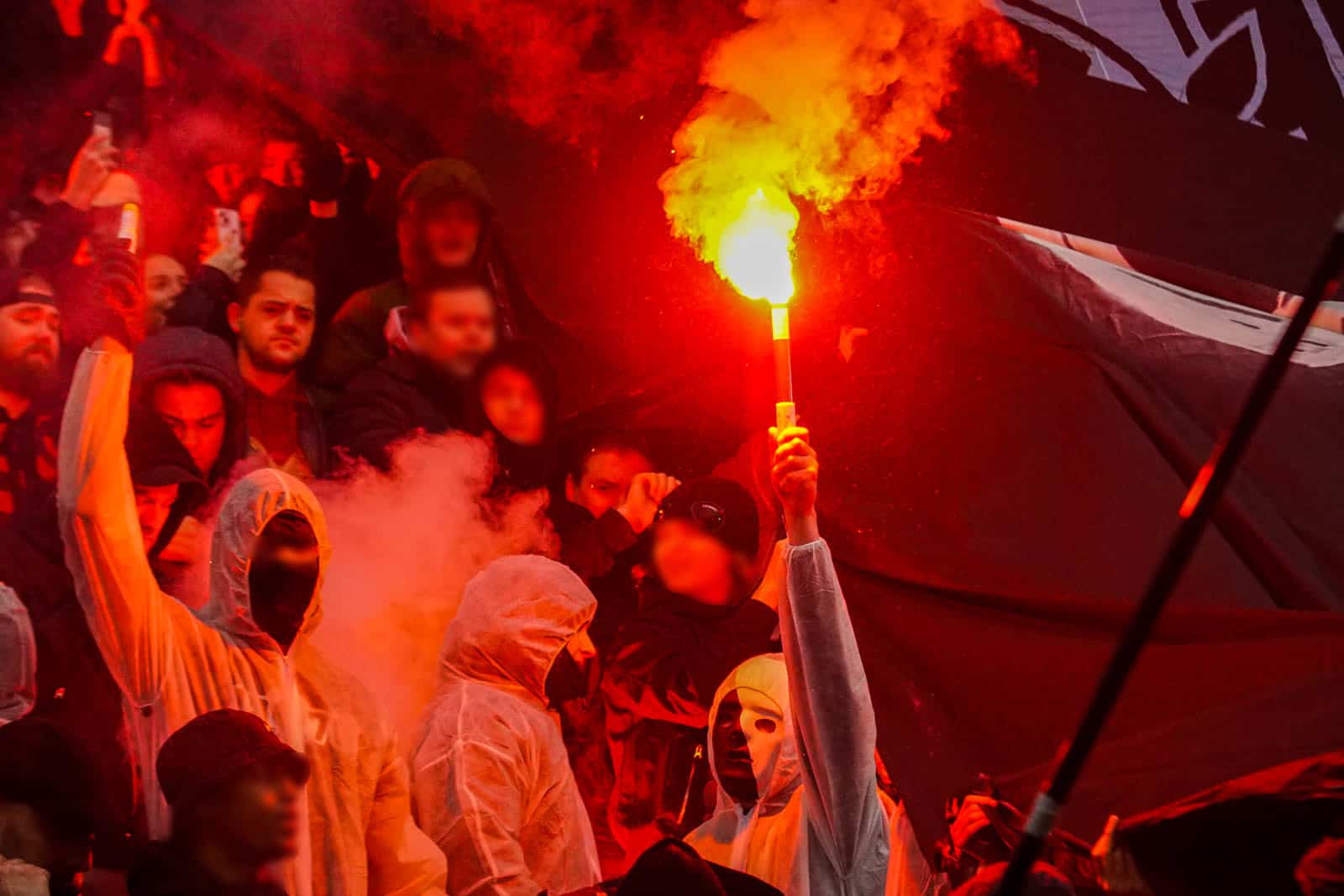 Groot pyrofestijn in de Domstad: 5-jarig bestaan van Utrecht Ultras!