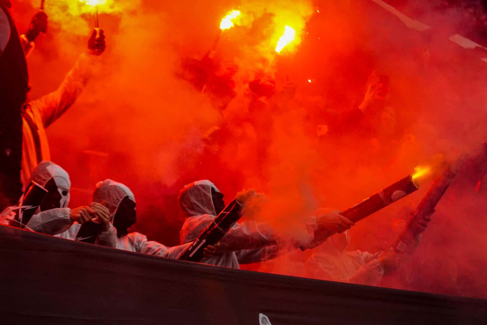 Groot pyrofestijn in de Domstad: 5-jarig bestaan van Utrecht Ultras!