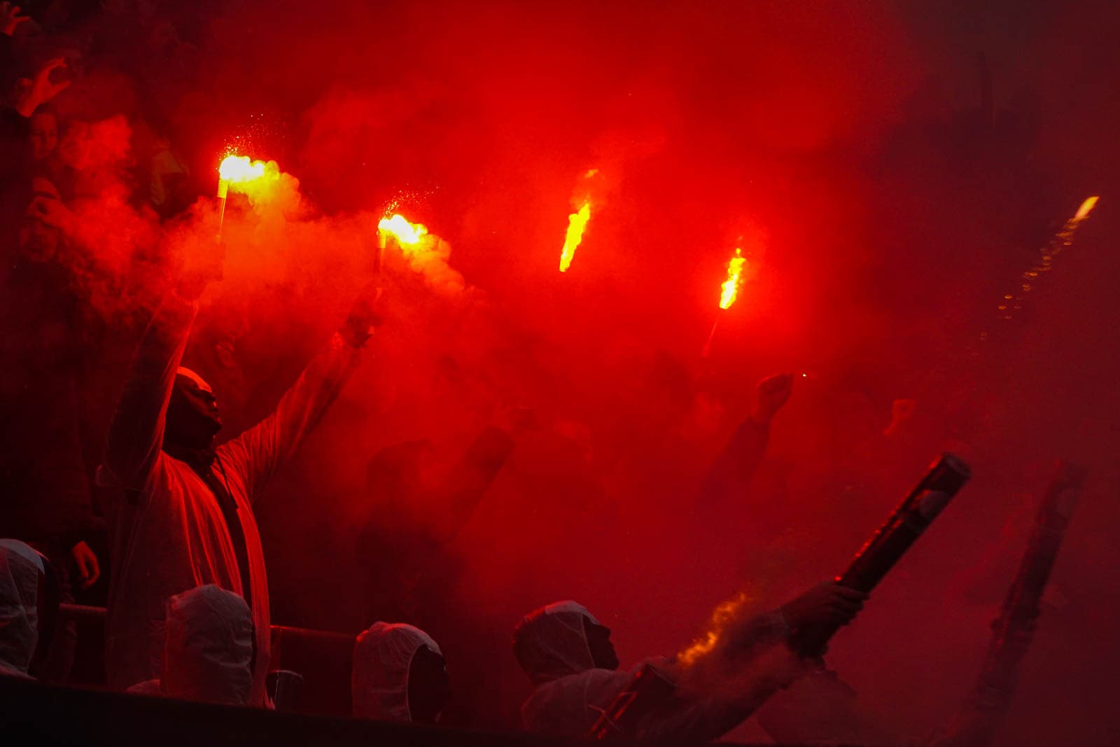 Groot pyrofestijn in de Domstad: 5-jarig bestaan van Utrecht Ultras!