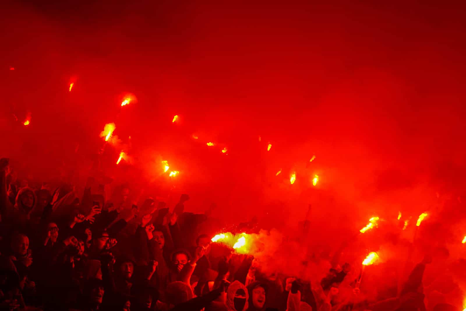 Groot pyrofestijn in de Domstad: 5-jarig bestaan van Utrecht Ultras!