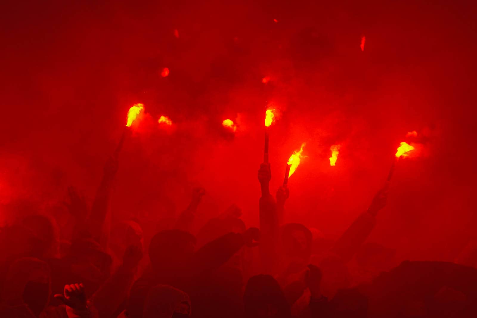 Groot pyrofestijn in de Domstad: 5-jarig bestaan van Utrecht Ultras!