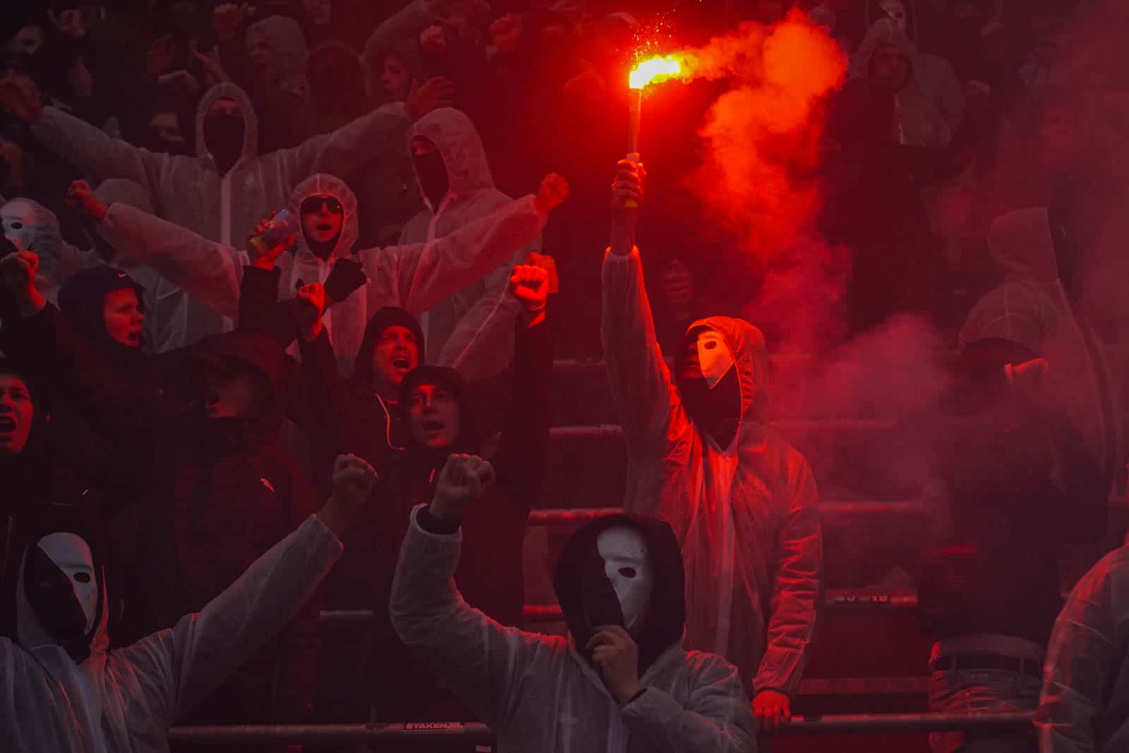 Groot pyrofestijn in de Domstad: 5-jarig bestaan van Utrecht Ultras!