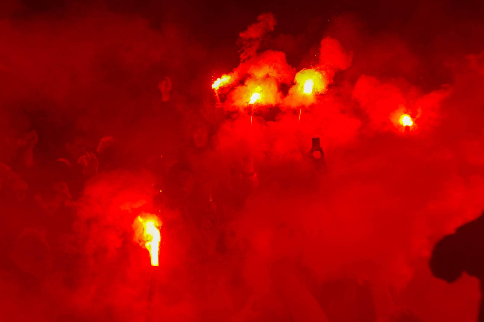 Groot pyrofestijn in de Domstad: 5-jarig bestaan van Utrecht Ultras!