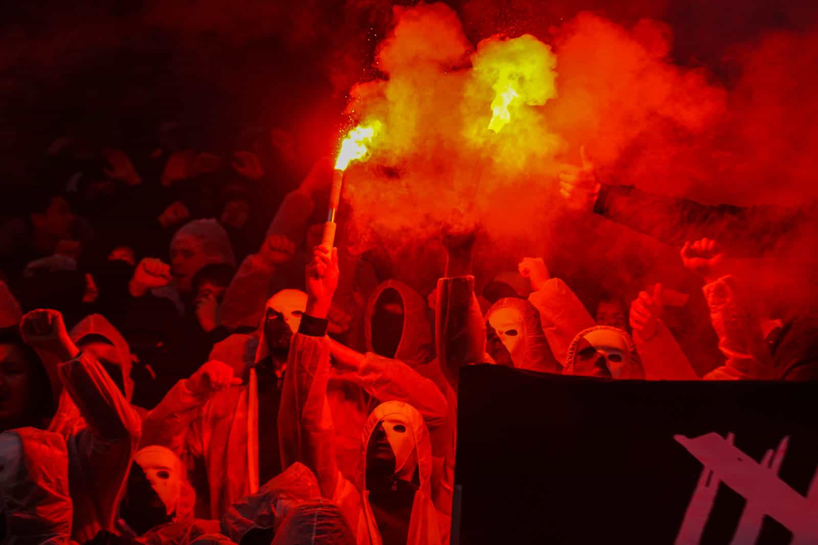 Groot pyrofestijn in de Domstad: 5-jarig bestaan van Utrecht Ultras!