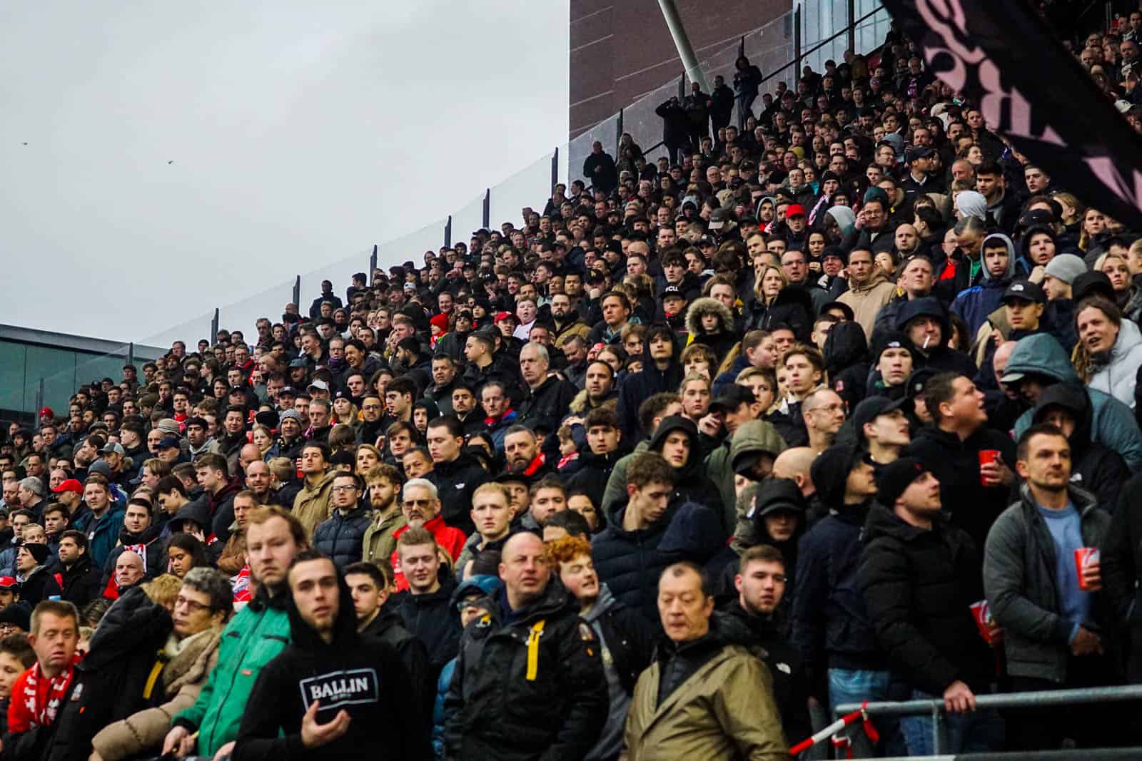 Groot pyrofestijn in de Domstad: 5-jarig bestaan van Utrecht Ultras!
