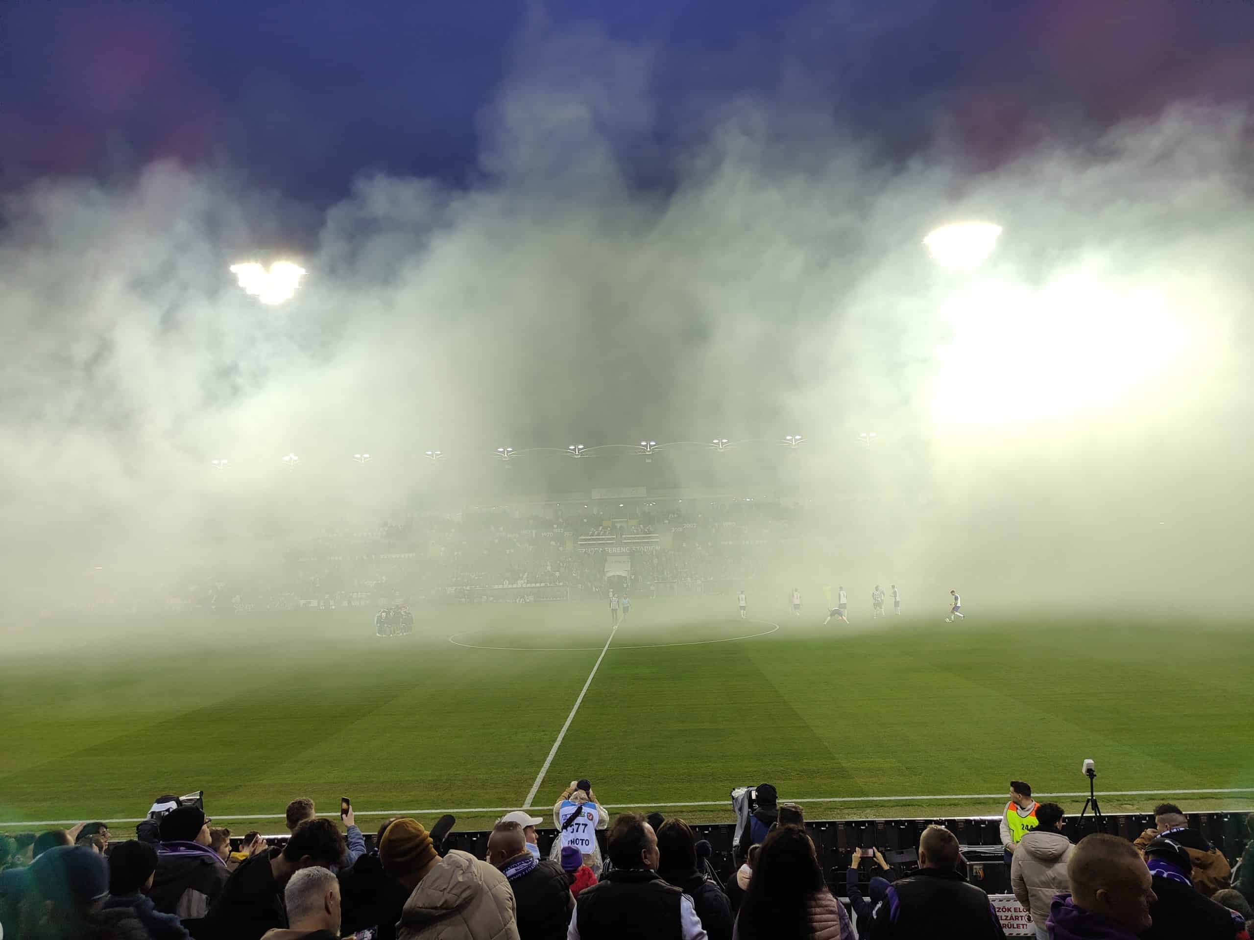 Ultras Újpest en Ferencváros gaan tekeer in Boedapest Derby