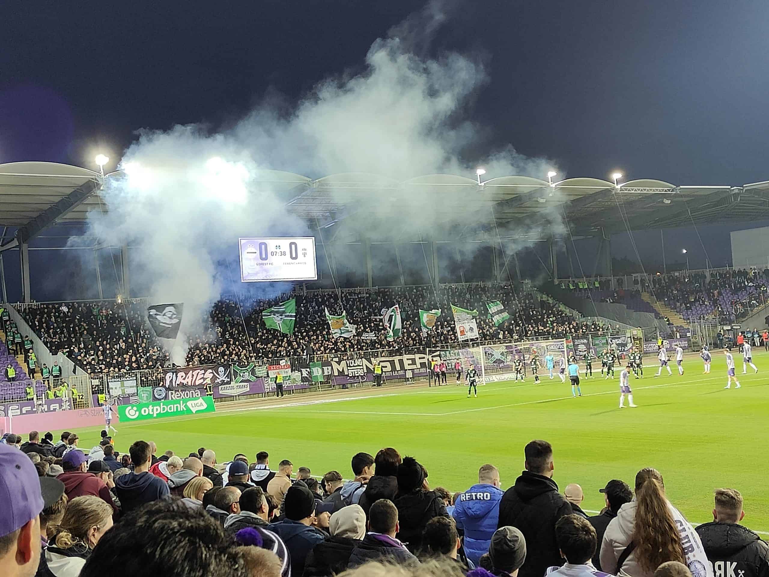 Ultras Újpest en Ferencváros gaan tekeer in Boedapest Derby