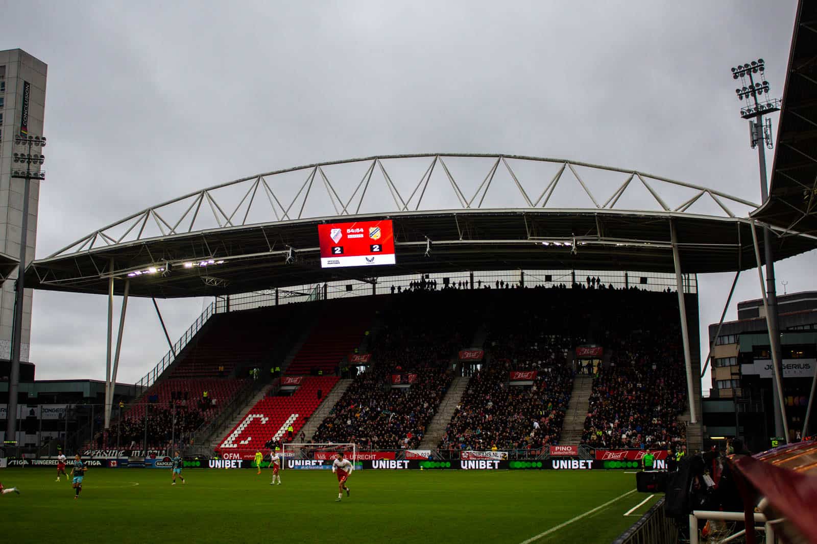 Groot pyrofestijn in de Domstad: 5-jarig bestaan van Utrecht Ultras!
