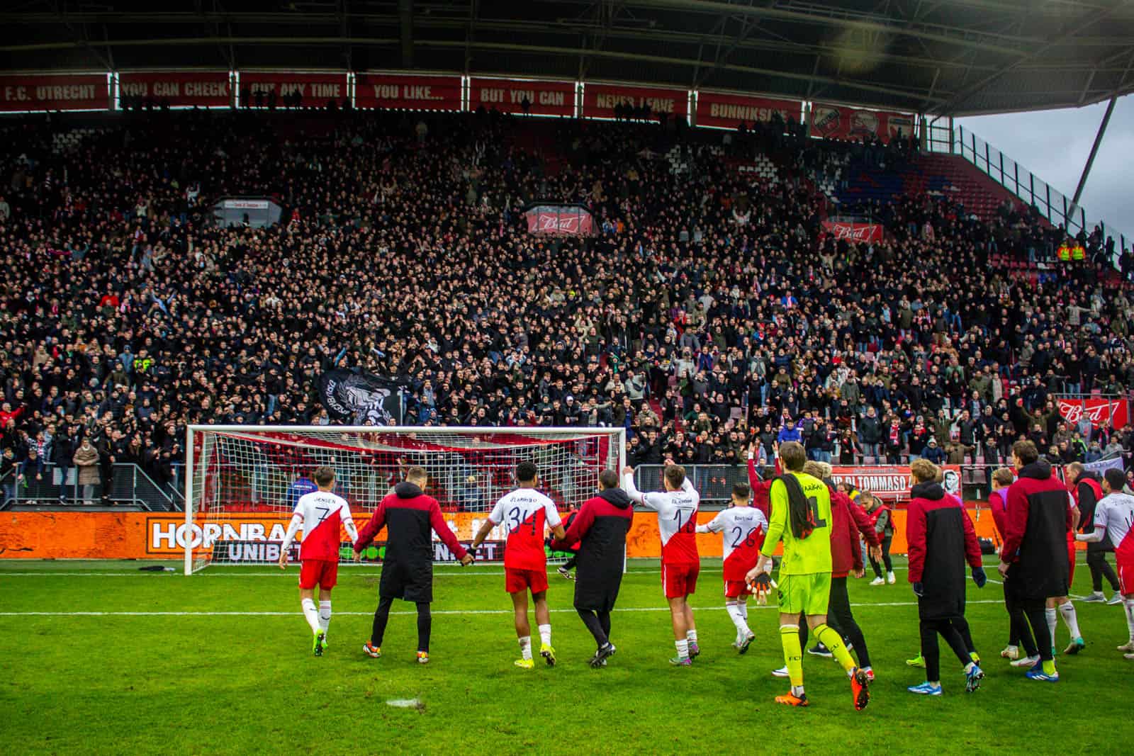 Groot pyrofestijn in de Domstad: 5-jarig bestaan van Utrecht Ultras!