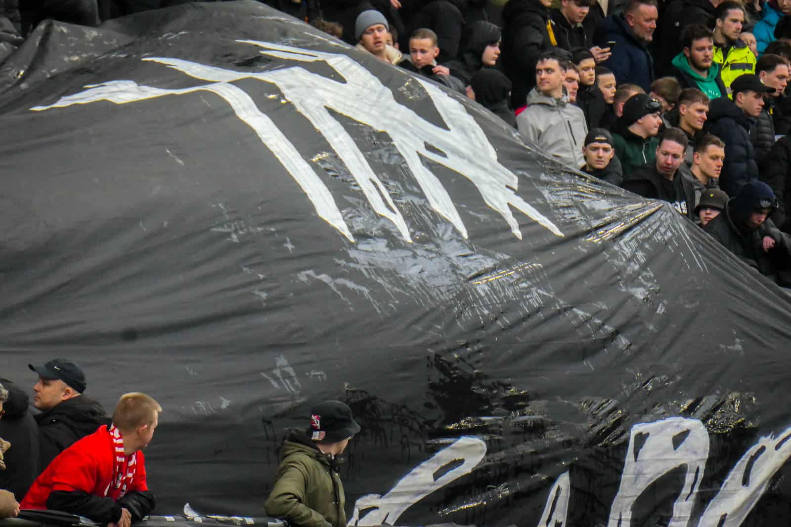 Groot pyrofestijn in de Domstad: 5-jarig bestaan van Utrecht Ultras!