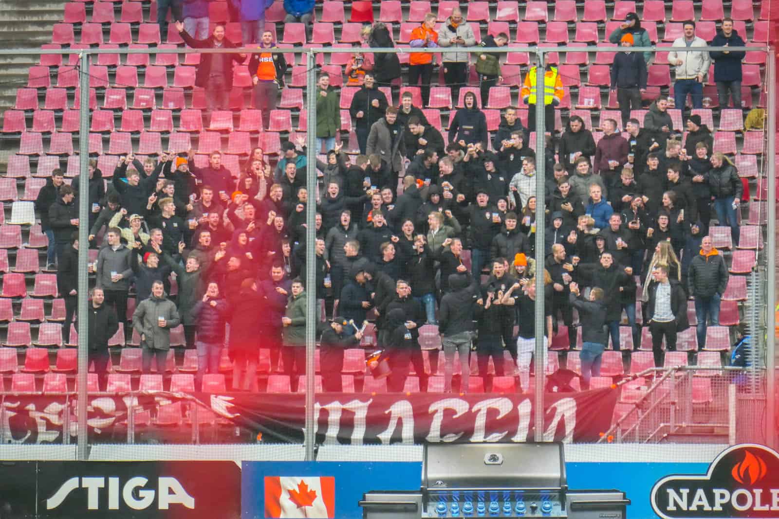 Groot pyrofestijn in de Domstad: 5-jarig bestaan van Utrecht Ultras!