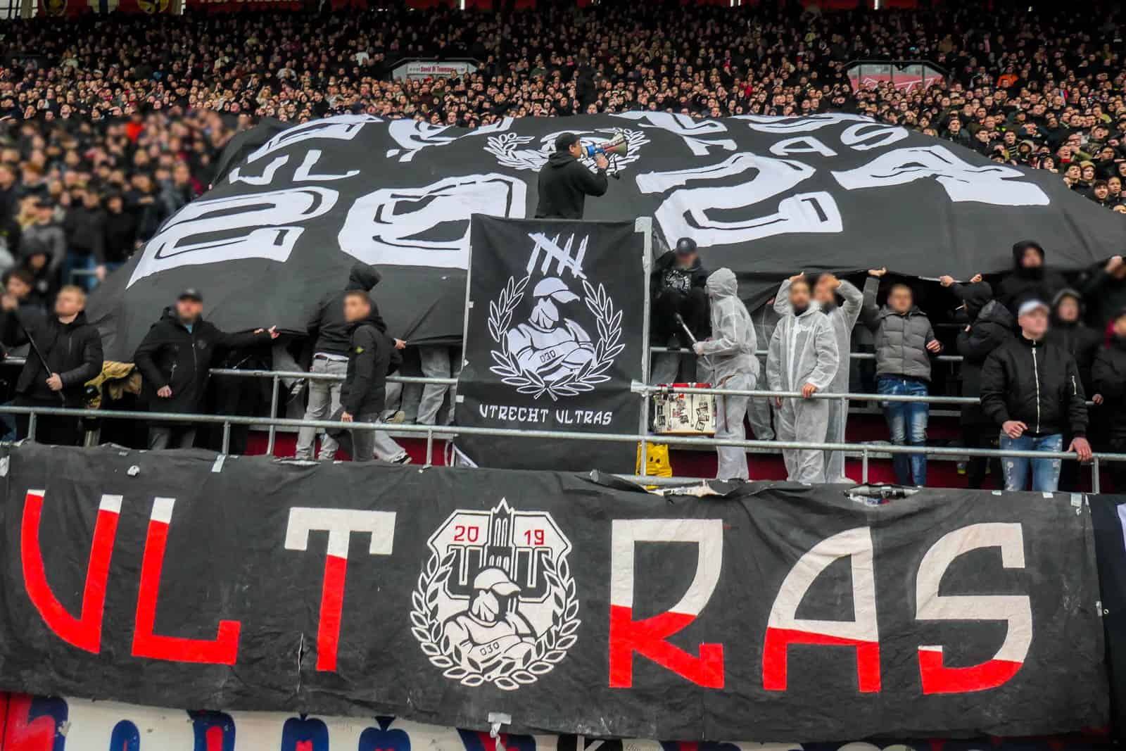 Groot pyrofestijn in de Domstad: 5-jarig bestaan van Utrecht Ultras!