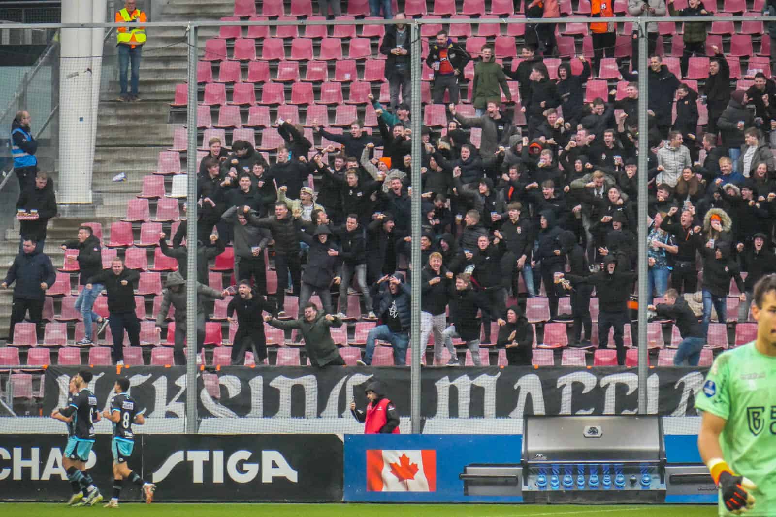 Groot pyrofestijn in de Domstad: 5-jarig bestaan van Utrecht Ultras!