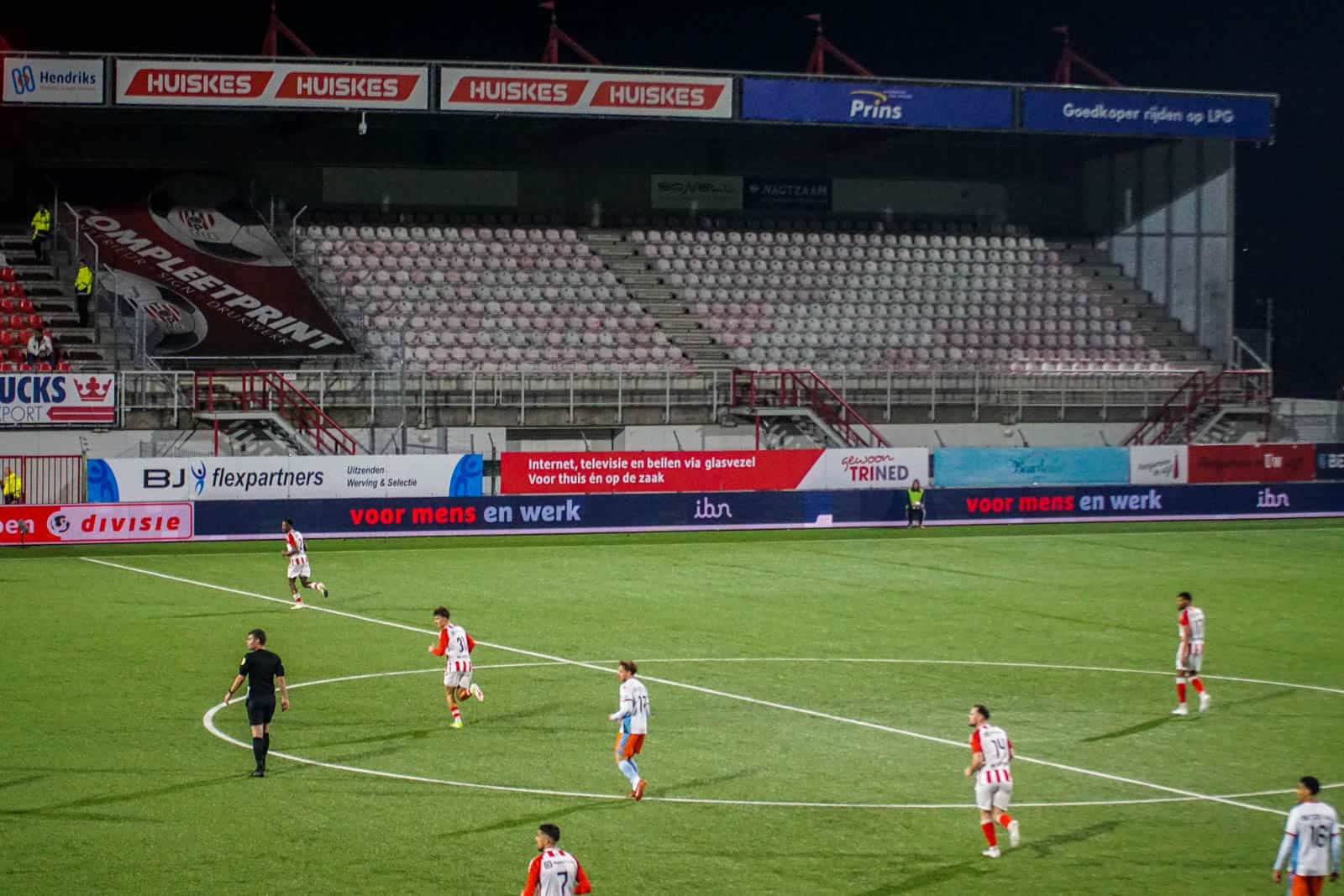 Crazy Side doet haar naam eer aan bij derby tegen FC Den Bosch