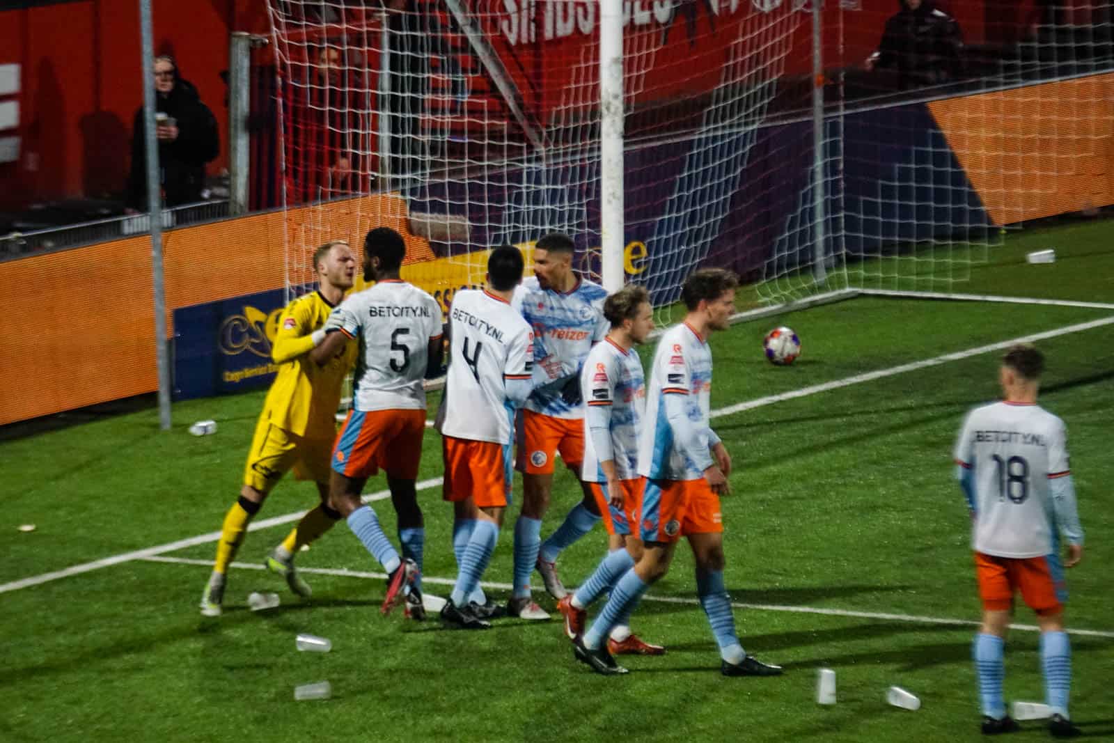 Crazy Side doet haar naam eer aan bij derby tegen FC Den Bosch