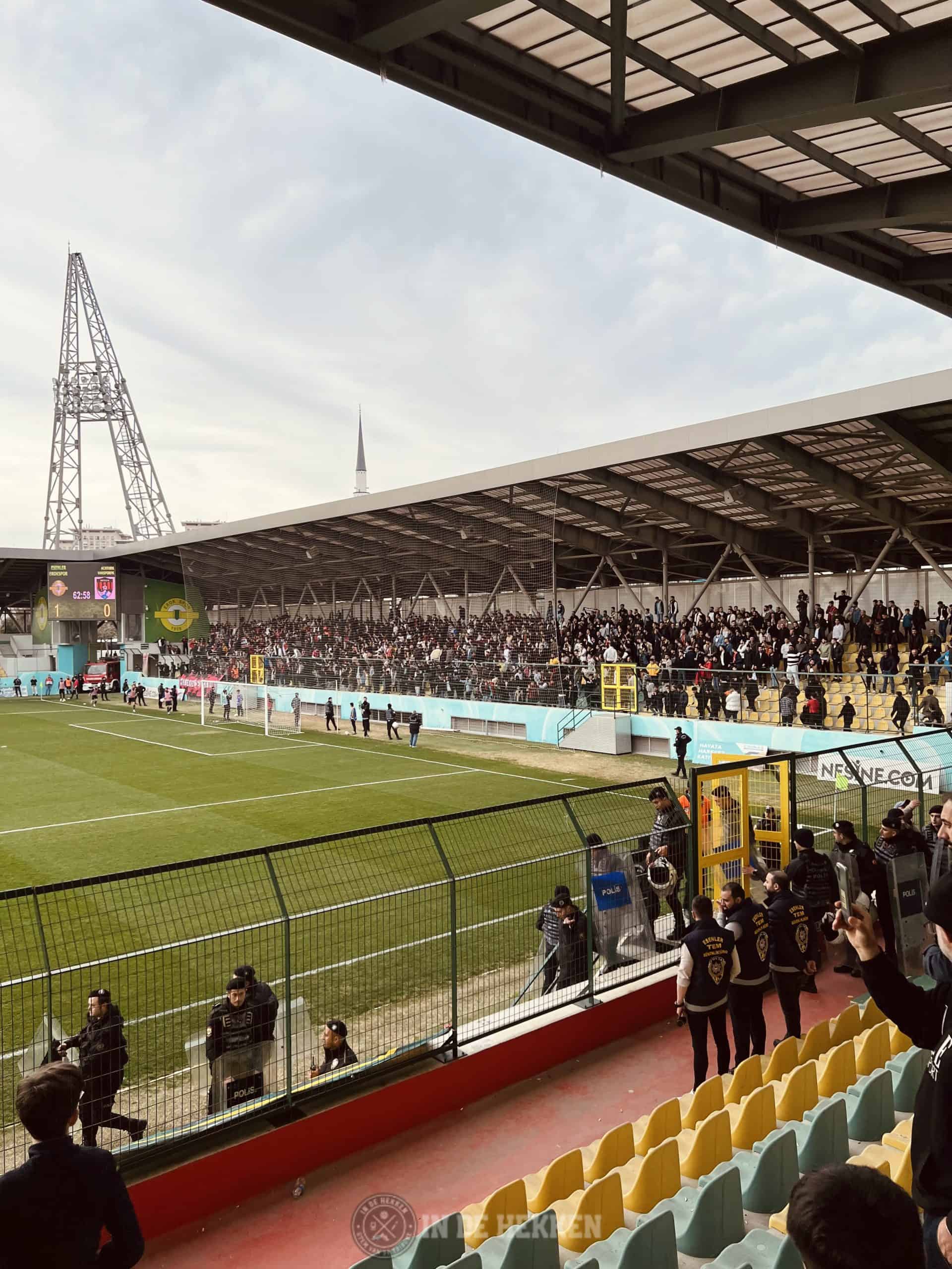 Erokspor vs Vanspor in Istanbul: het meest chaotische voetbalfeest van Turkije