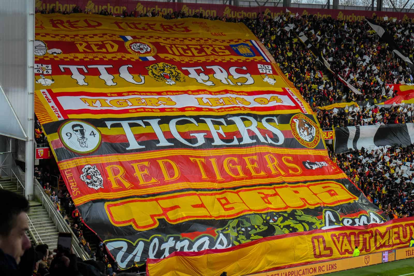 30 jaar Red Tigers; ultras Lens maken er schitterende dag van!