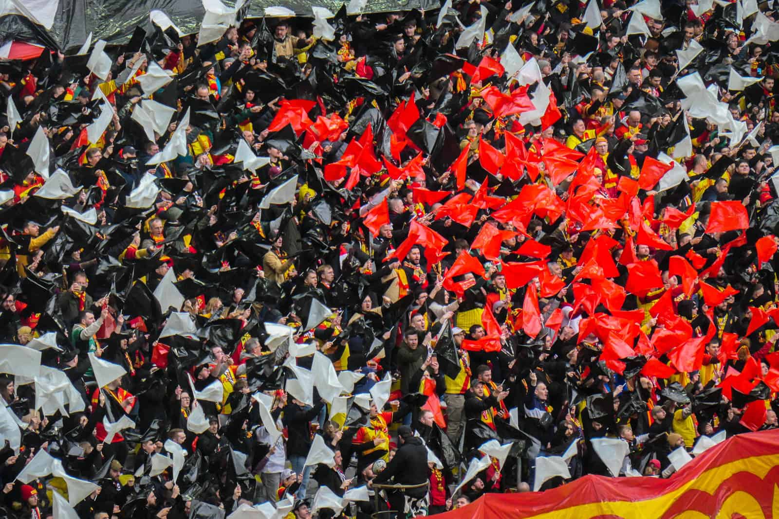 30 jaar Red Tigers; ultras Lens maken er schitterende dag van!