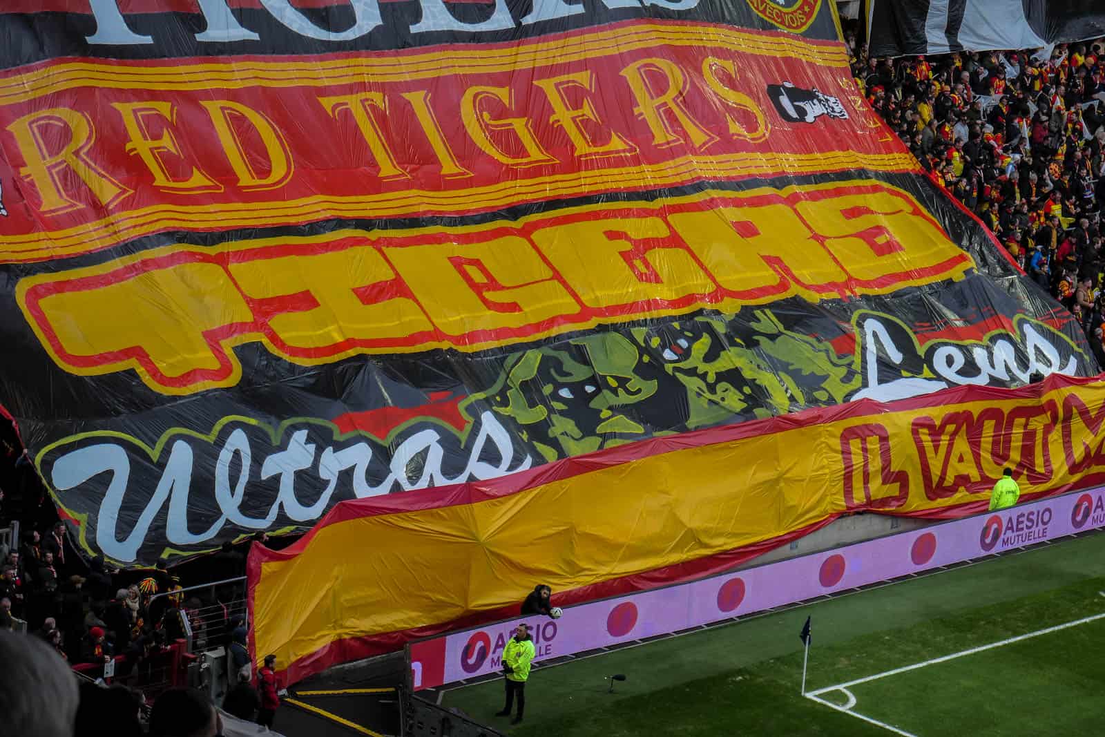 30 jaar Red Tigers; ultras Lens maken er schitterende dag van!