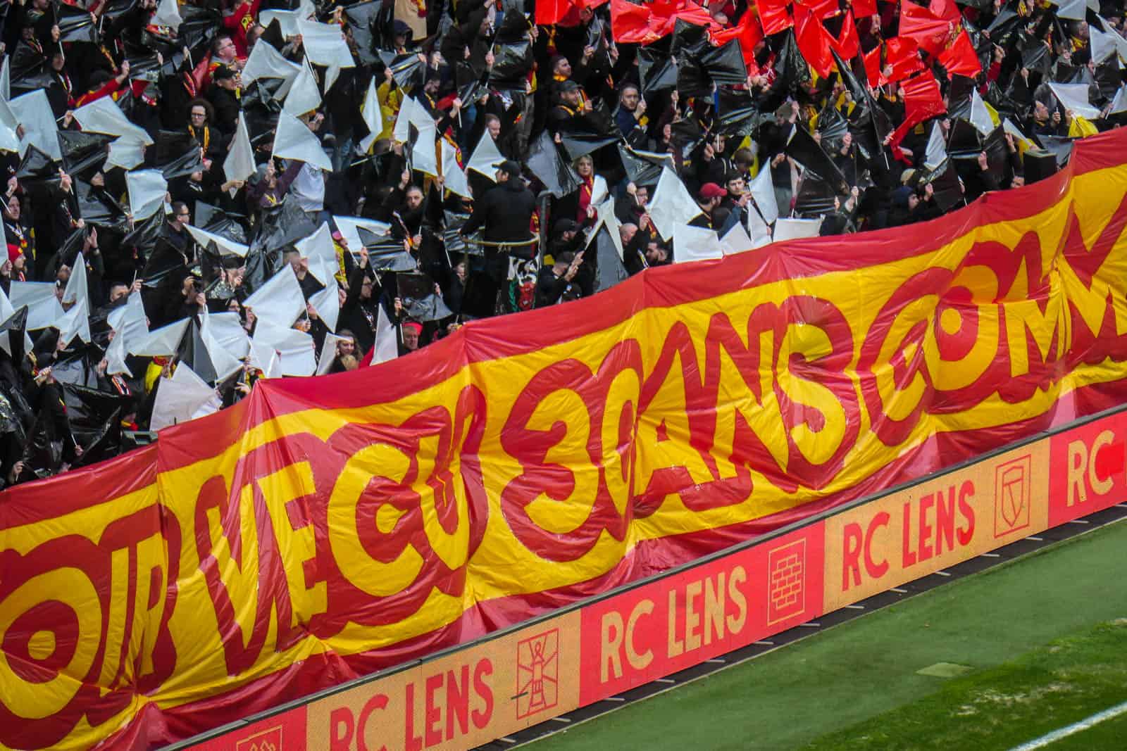 30 jaar Red Tigers; ultras Lens maken er schitterende dag van!