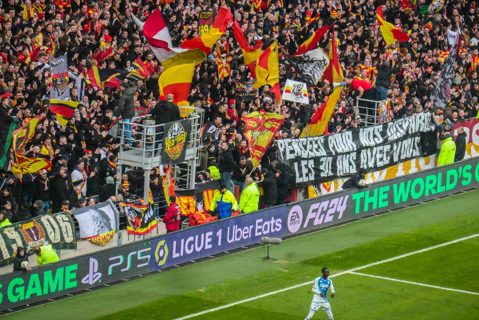 30 jaar Red Tigers; ultras Lens maken er schitterende dag van!