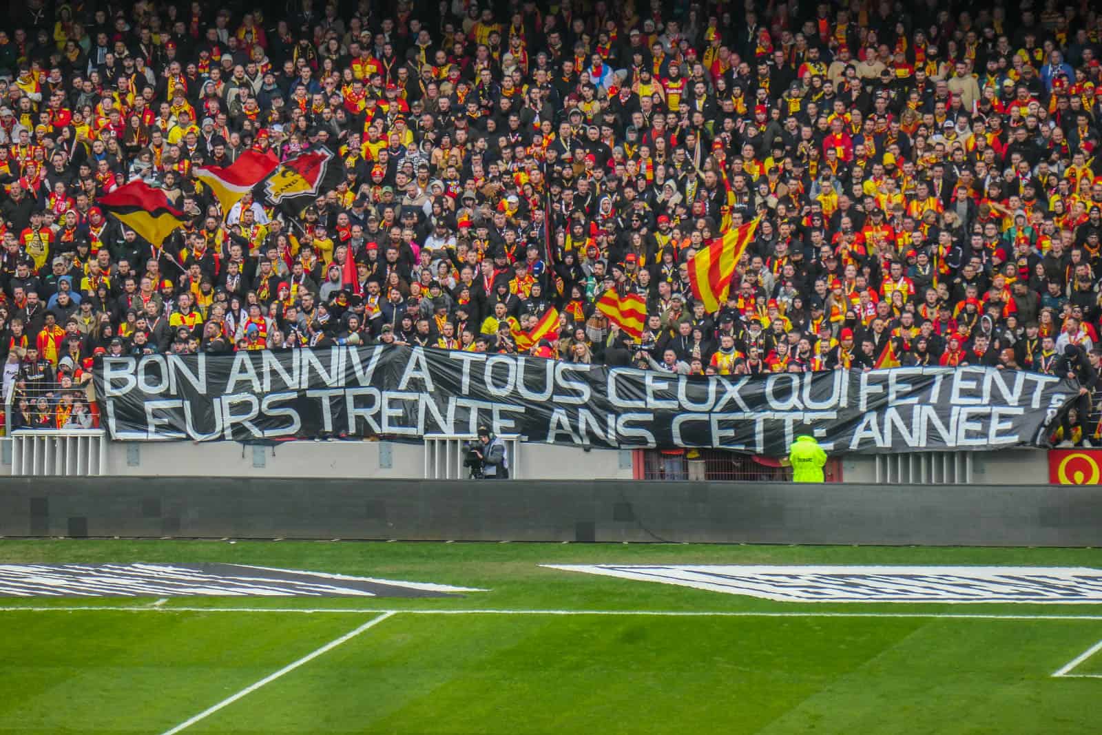 30 jaar Red Tigers; ultras Lens maken er schitterende dag van!