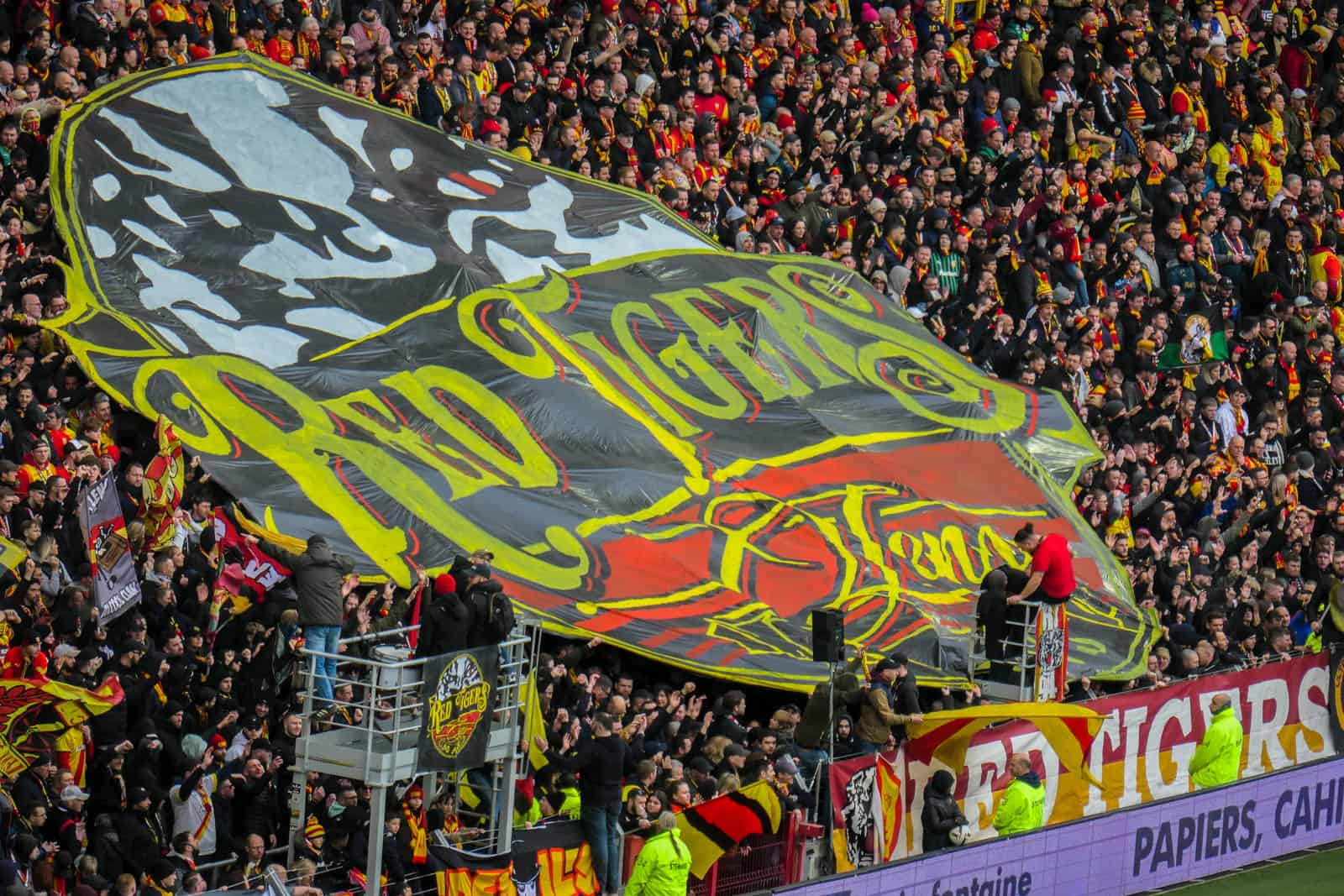 30 jaar Red Tigers; ultras Lens maken er schitterende dag van!
