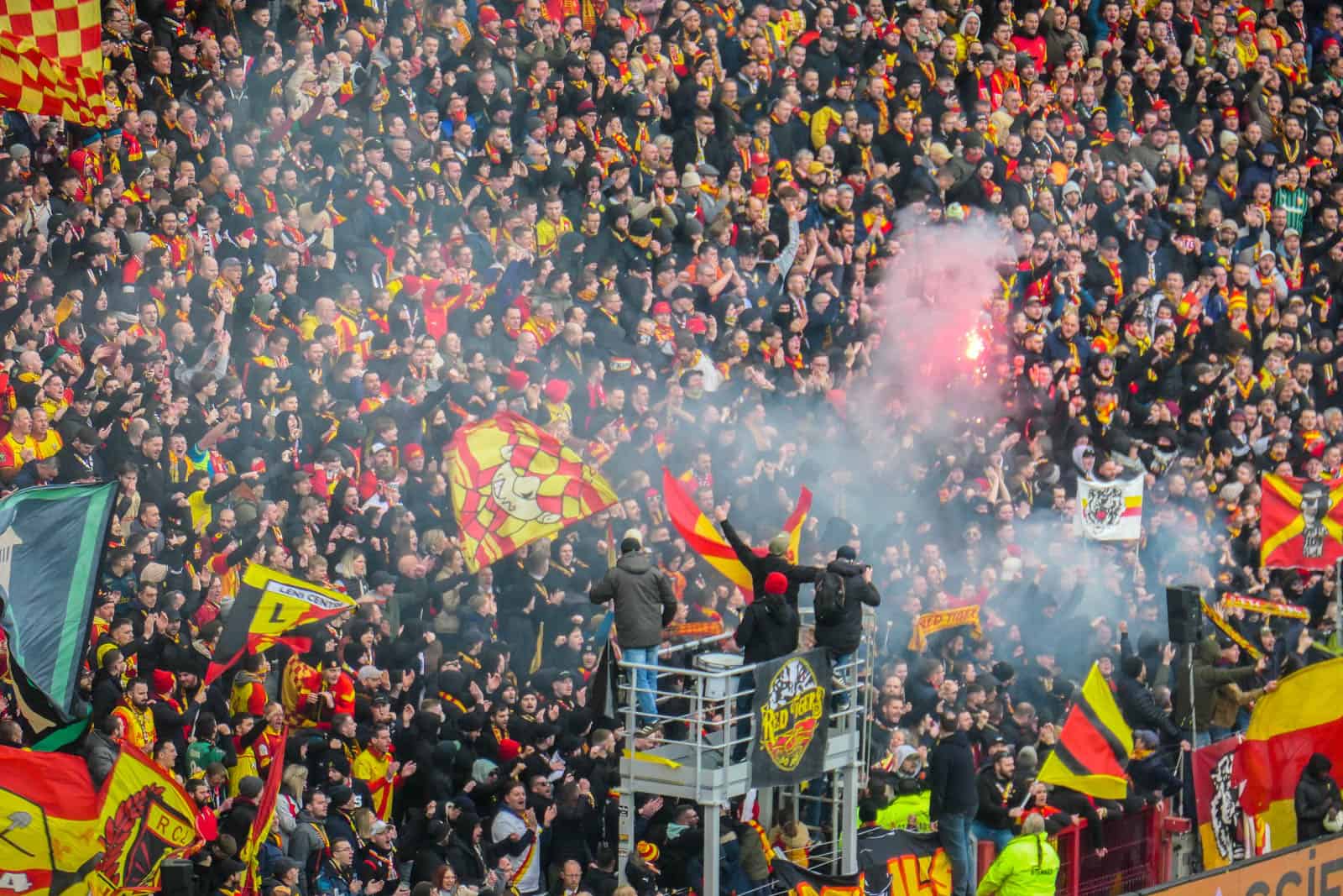 30 jaar Red Tigers; ultras Lens maken er schitterende dag van!
