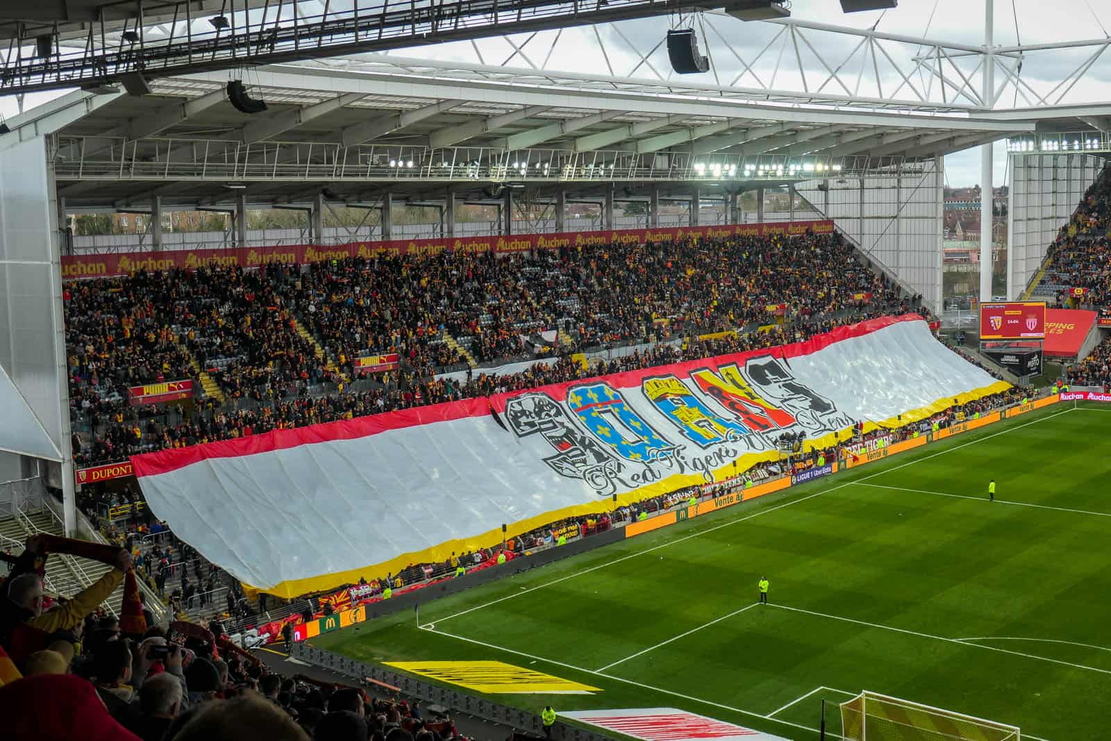 30 jaar Red Tigers; ultras Lens maken er schitterende dag van!