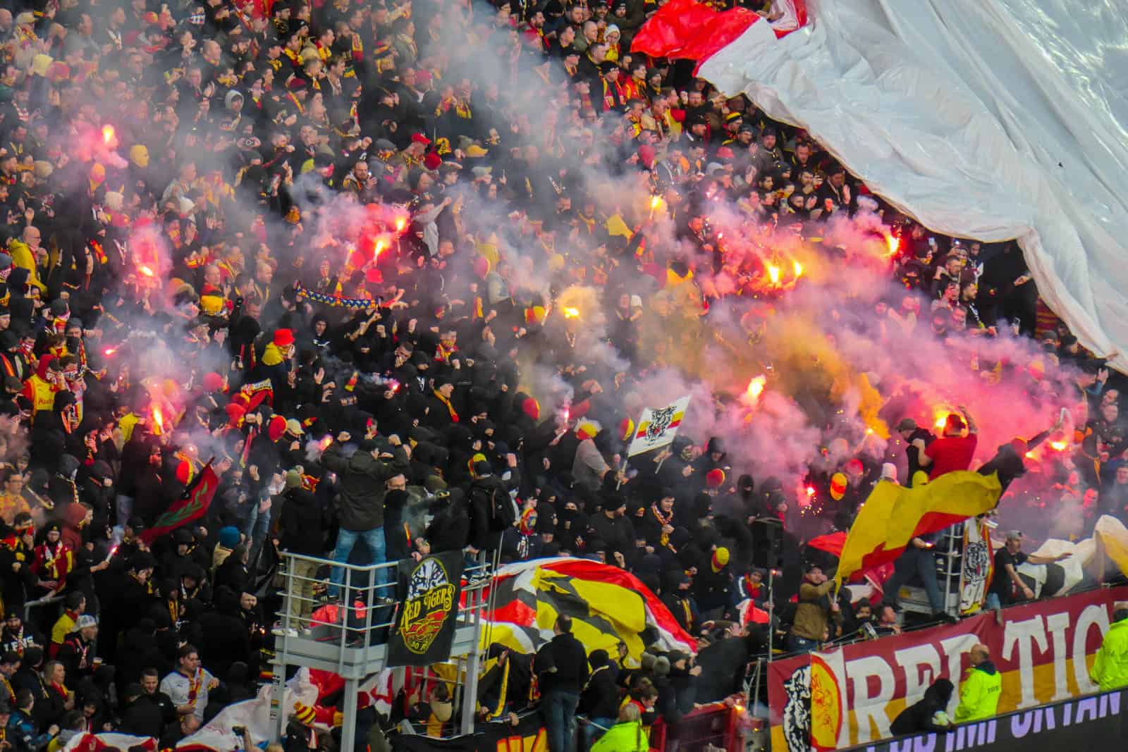 30 jaar Red Tigers; ultras Lens maken er schitterende dag van!