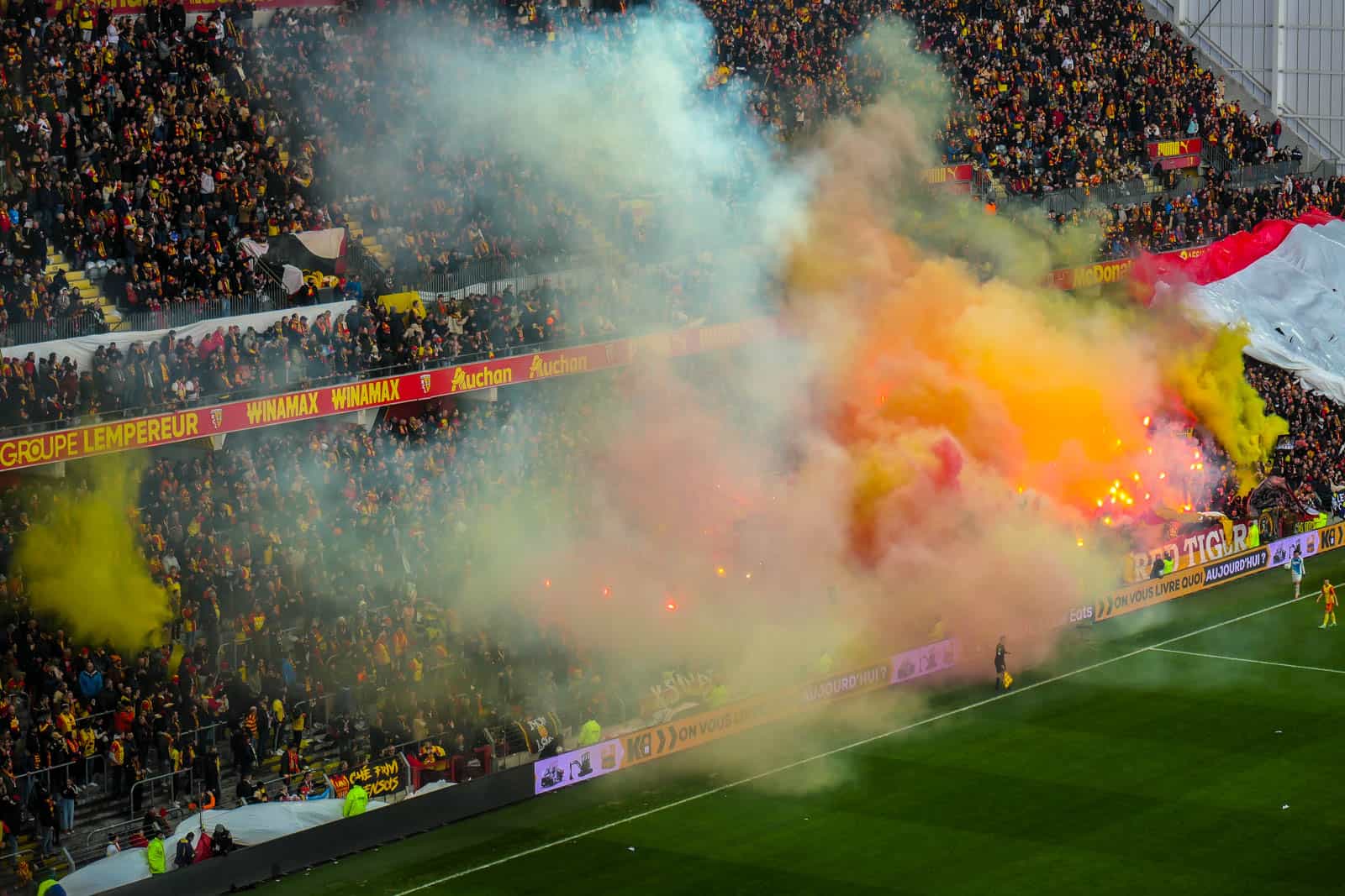 30 jaar Red Tigers; ultras Lens maken er schitterende dag van!