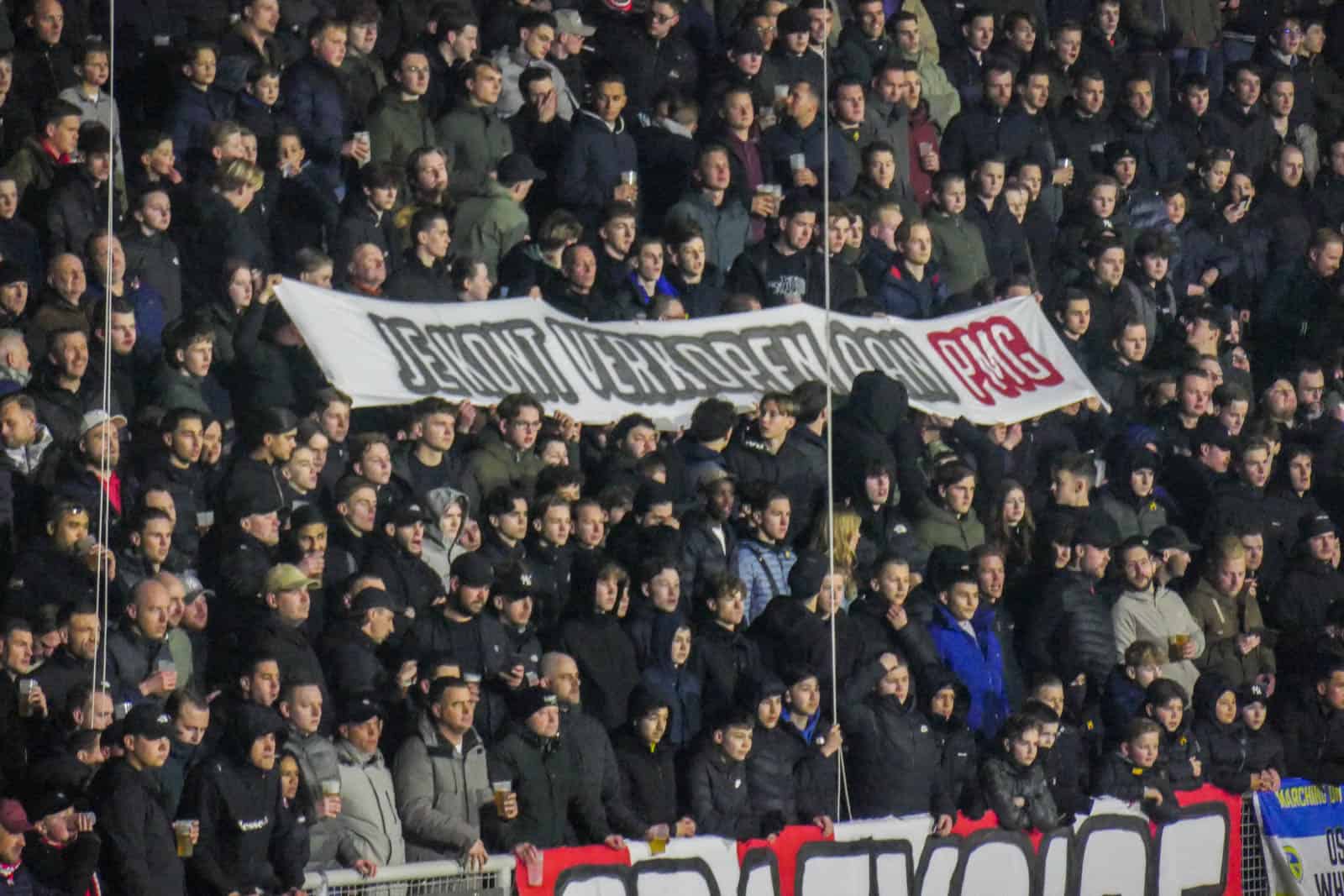 Crazy Side doet haar naam eer aan bij derby tegen FC Den Bosch