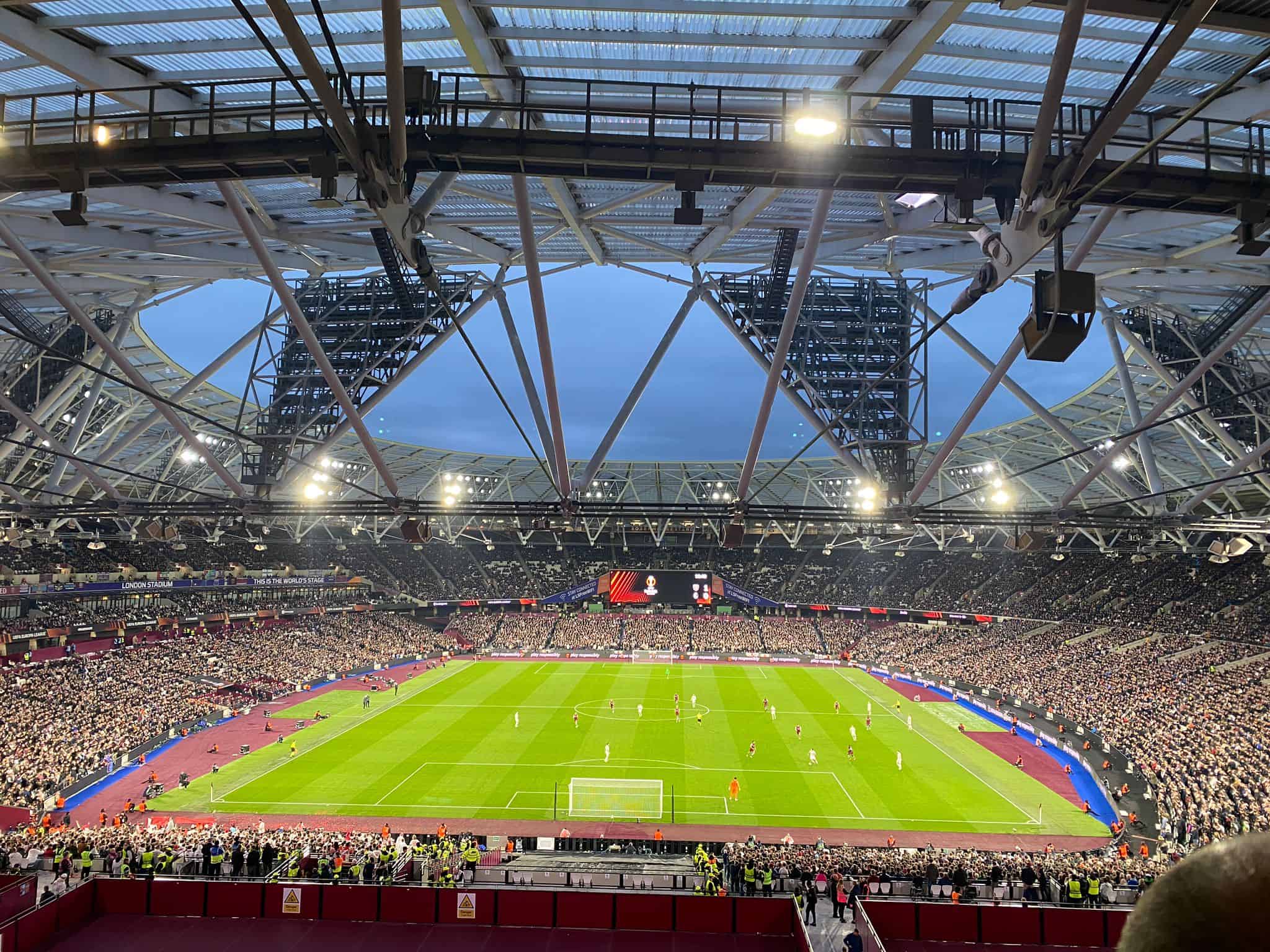 Slapeloze voetbalavonturen in Londen: geweldige stadionbeleving bij West Ham!