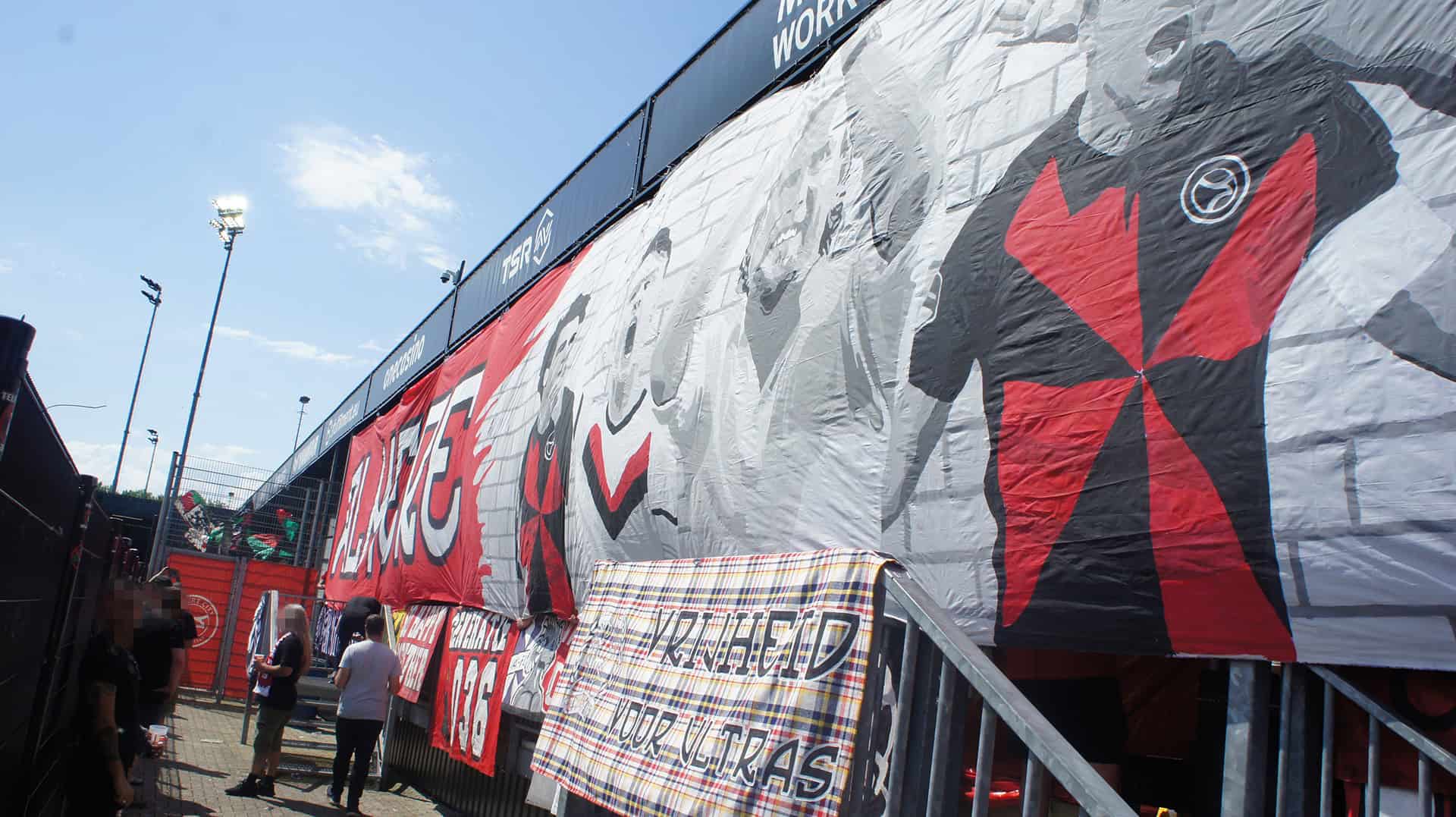 Almere City via Ultras Almere 3