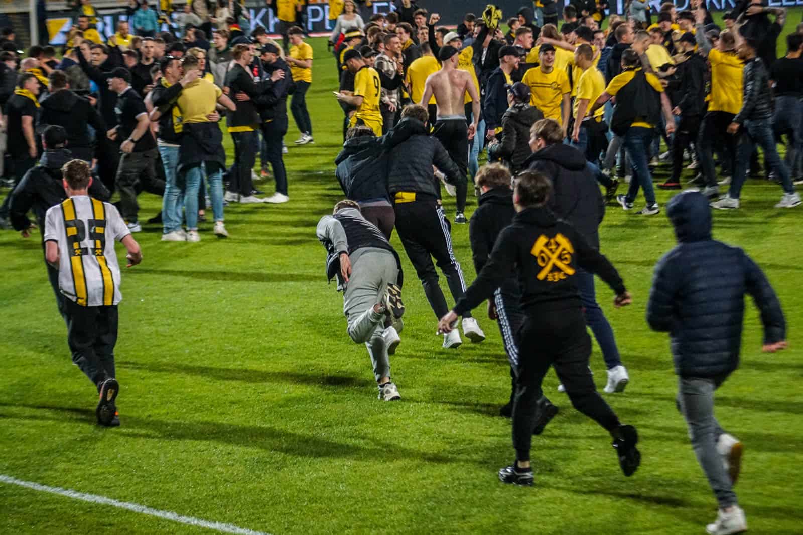 Ultieme deceptie bij Roda JC zorgt voor bizarre beelden