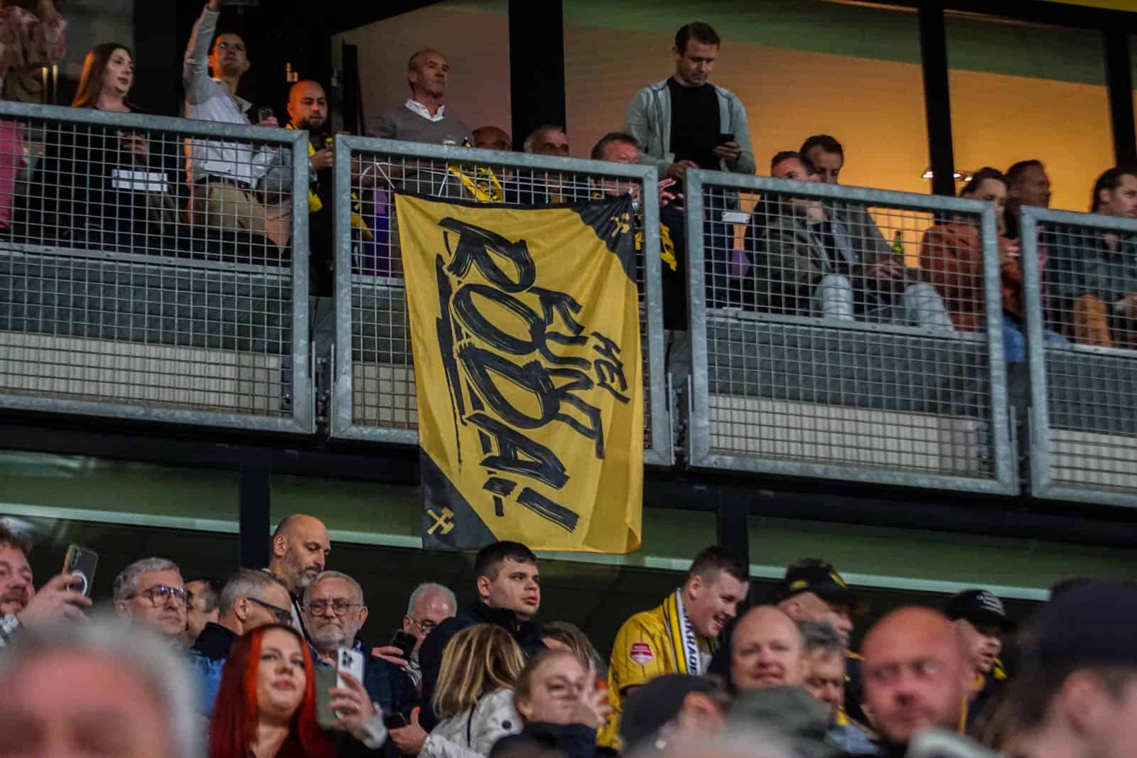 Ultieme deceptie bij Roda JC zorgt voor bizarre beelden