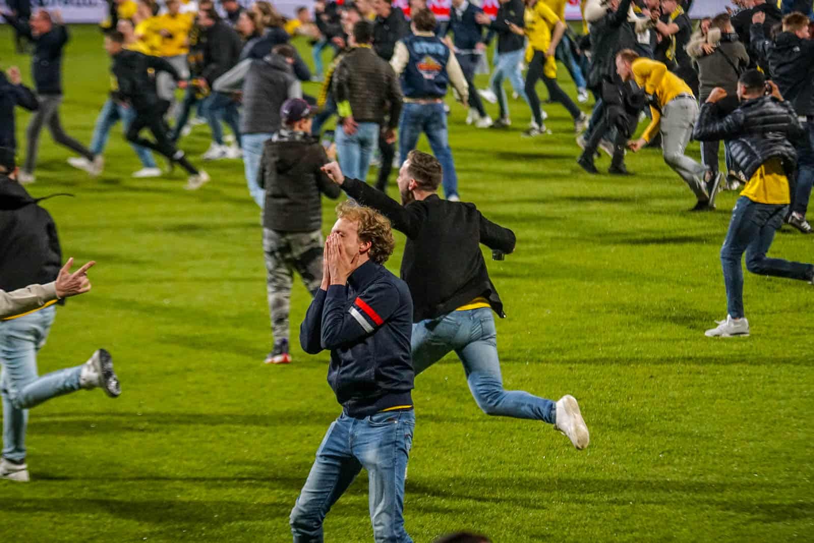 Ultieme deceptie bij Roda JC zorgt voor bizarre beelden