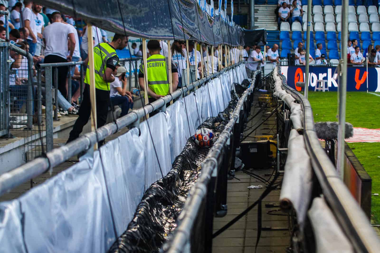 Voetbal is bijzaak op magische play-off avond bij De Graafschap – ADO
