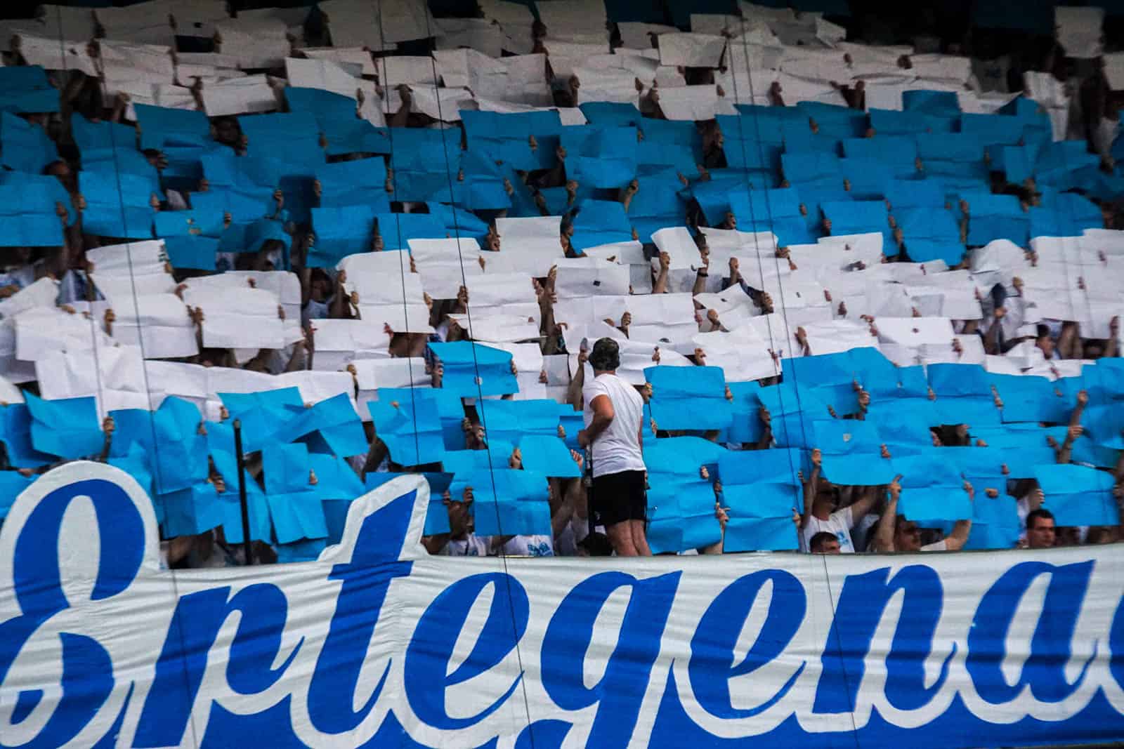 Voetbal is bijzaak op magische play-off avond bij De Graafschap – ADO