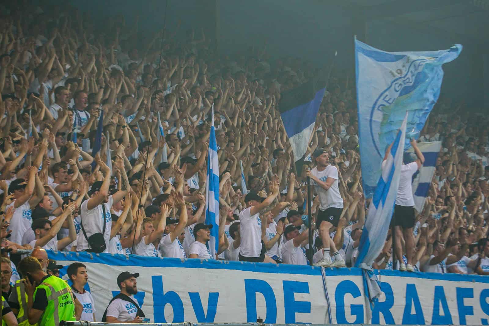 Voetbal is bijzaak op magische play-off avond bij De Graafschap – ADO