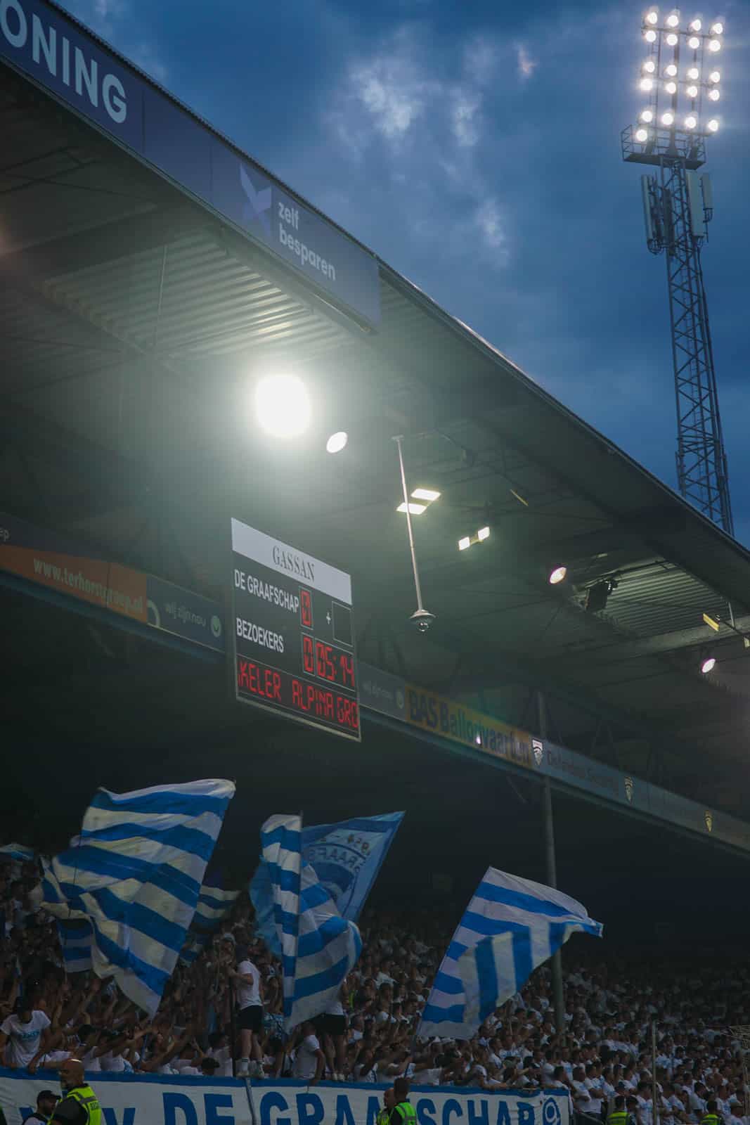Voetbal is bijzaak op magische play-off avond bij De Graafschap – ADO