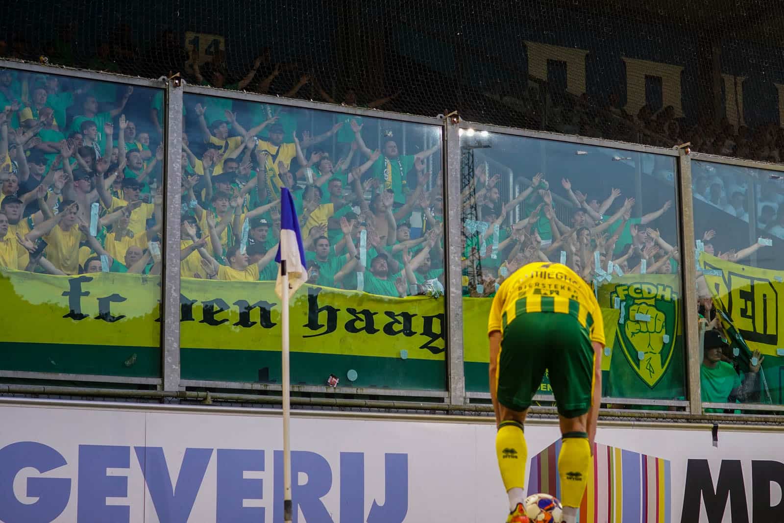 Voetbal is bijzaak op magische play-off avond bij De Graafschap – ADO