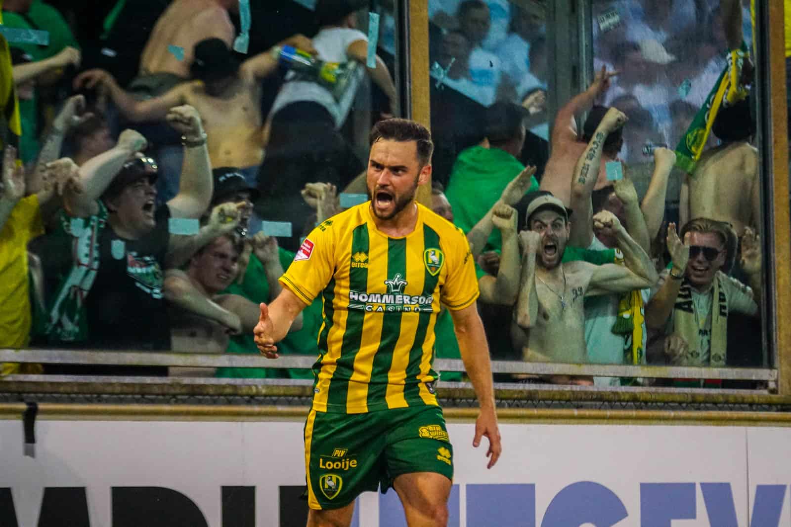 Voetbal is bijzaak op magische play-off avond bij De Graafschap – ADO