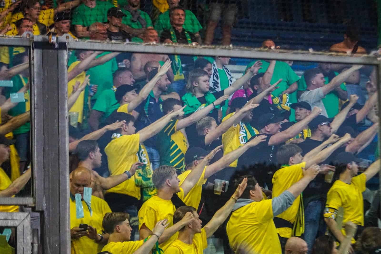 Voetbal is bijzaak op magische play-off avond bij De Graafschap – ADO