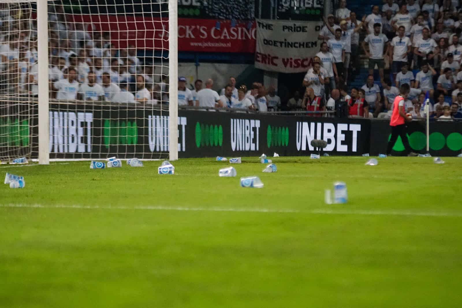 Voetbal is bijzaak op magische play-off avond bij De Graafschap – ADO