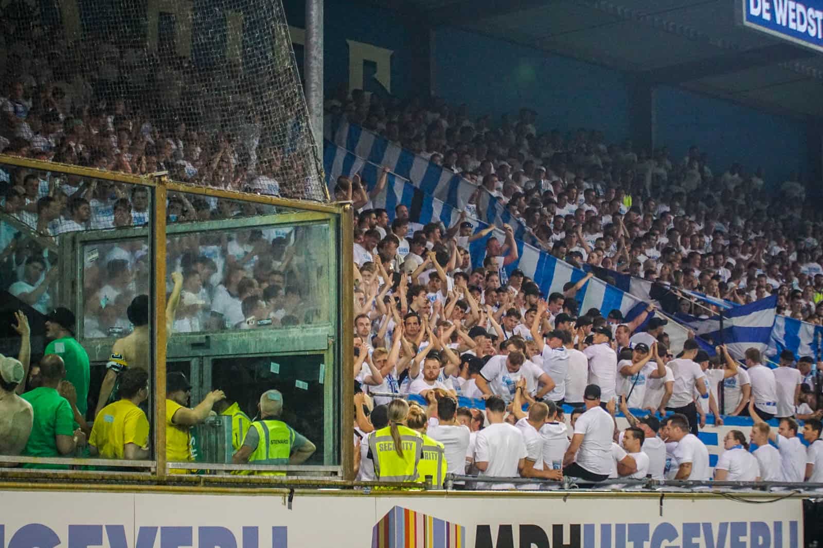 Voetbal is bijzaak op magische play-off avond bij De Graafschap – ADO