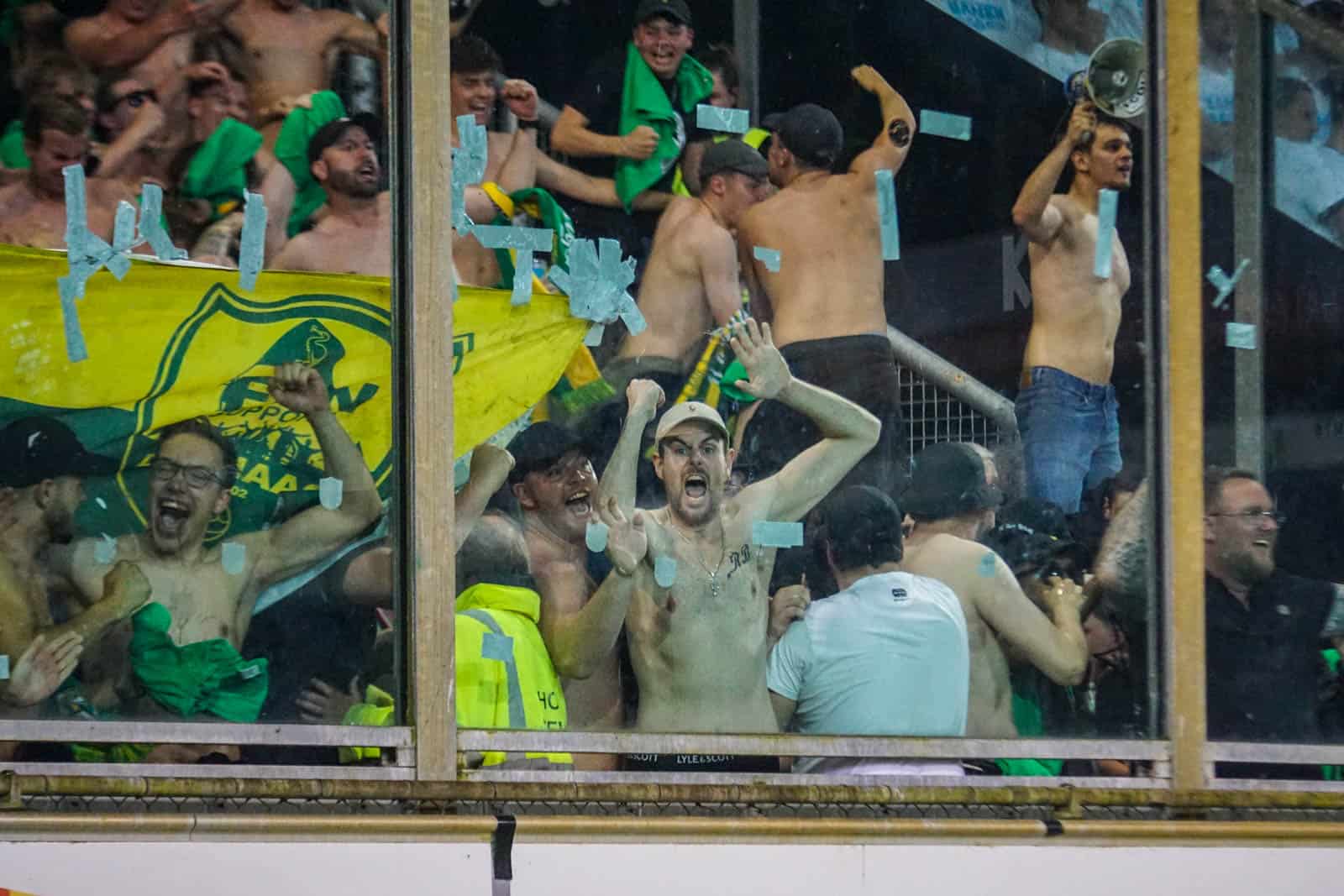 Voetbal is bijzaak op magische play-off avond bij De Graafschap – ADO