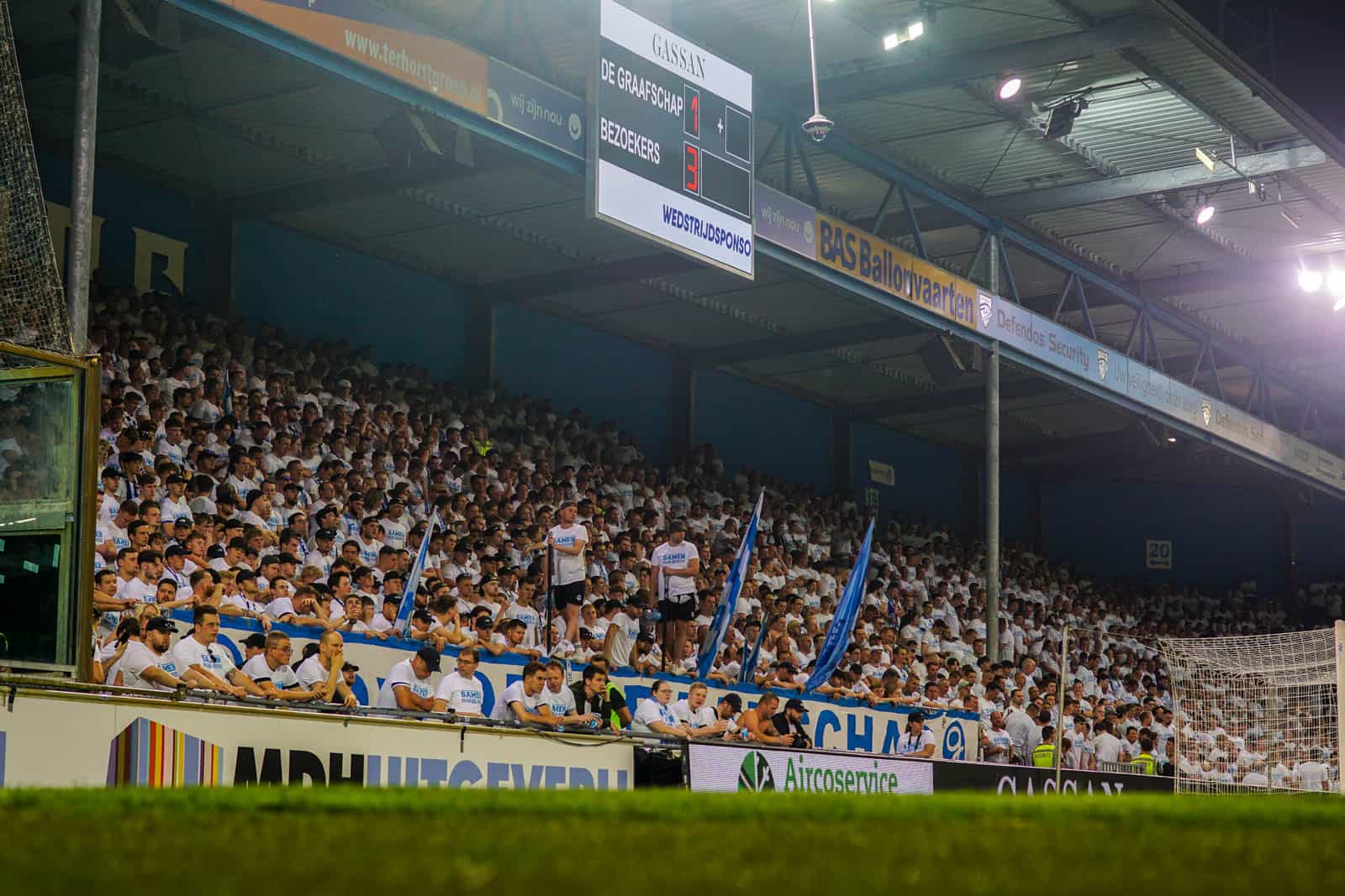 Voetbal is bijzaak op magische play-off avond bij De Graafschap – ADO